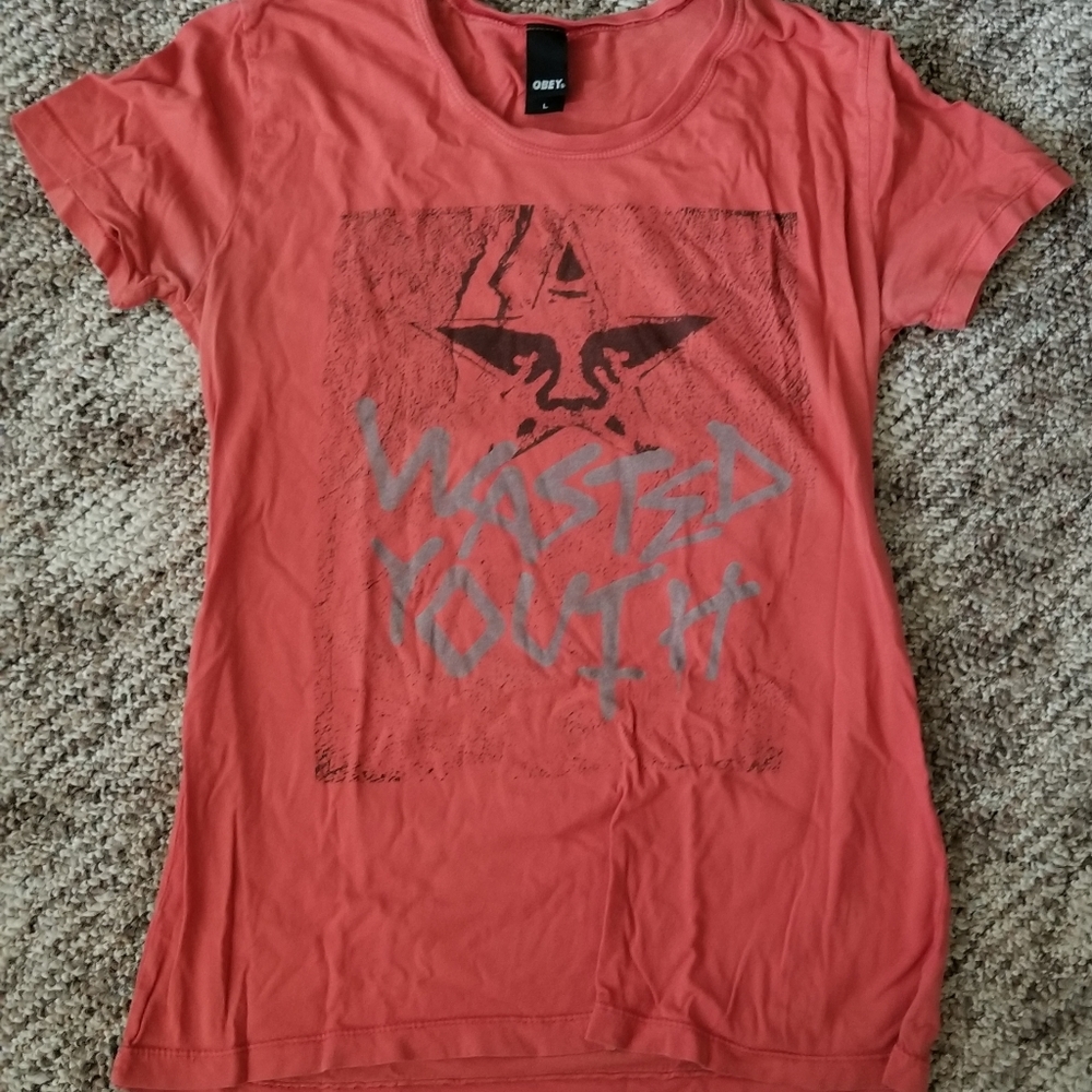 Obey tshirt